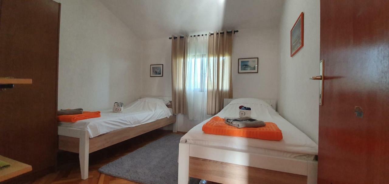 Apartman Suky Sukošan Esterno foto