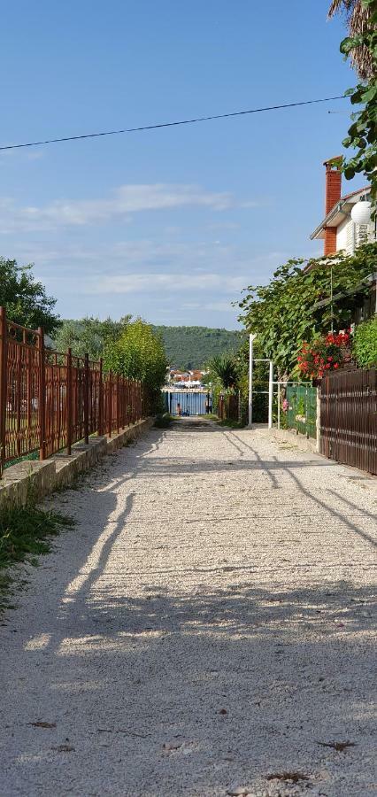 Apartman Suky Sukošan Esterno foto