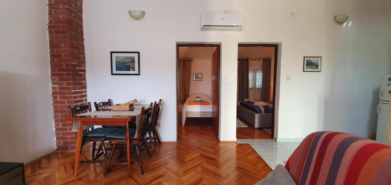 Apartman Suky Sukošan Esterno foto