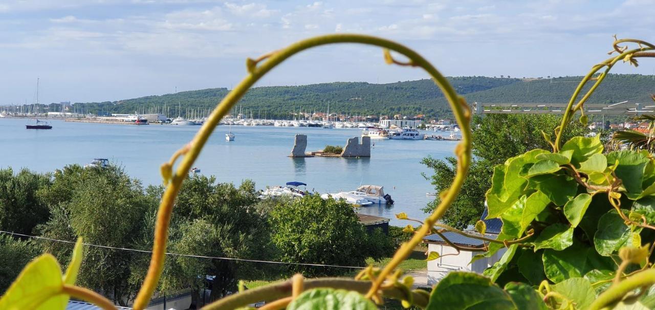 Apartman Suky Sukošan Esterno foto